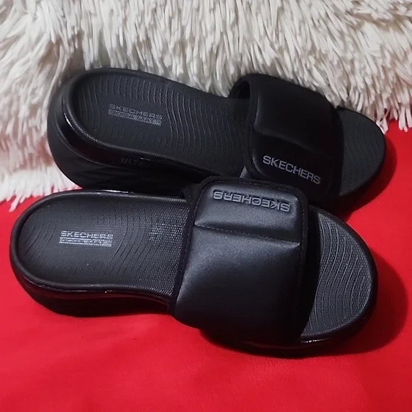 Skechers Women's, Max Cushioning - Exclusive Sandal - Picture 10 of 11